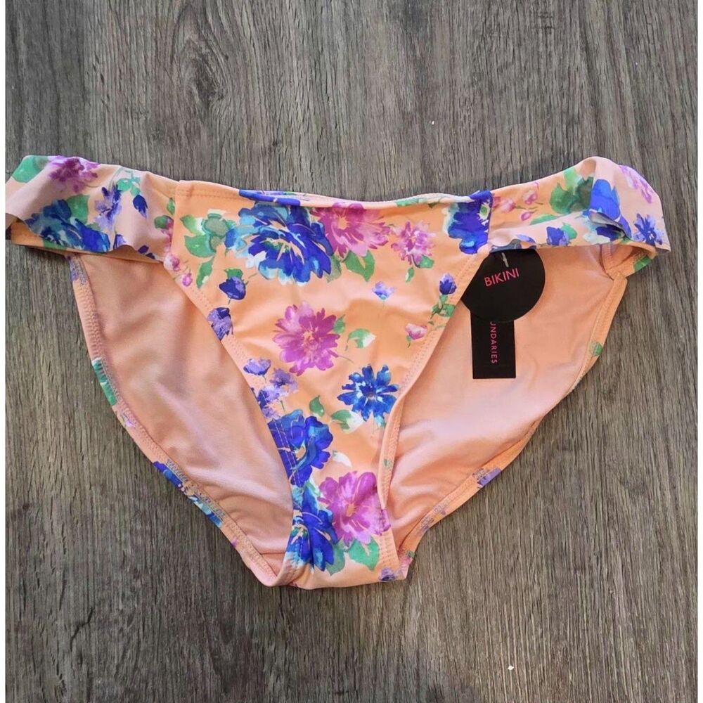 BNWT bikini bottoms with size M